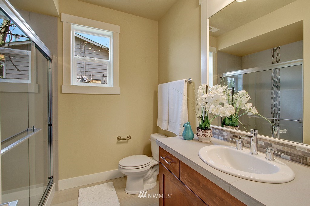 8902 216th Street Southwest Edmonds, WA 98026 - Photo 9 of 20 Gallery Image 9