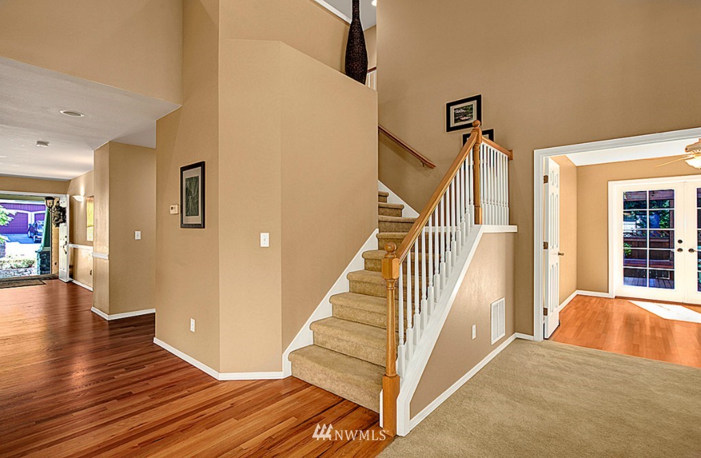 19209 85th Avenue Northeast Bothell, WA 98011 - Photo 4 of 22 Gallery Image 4