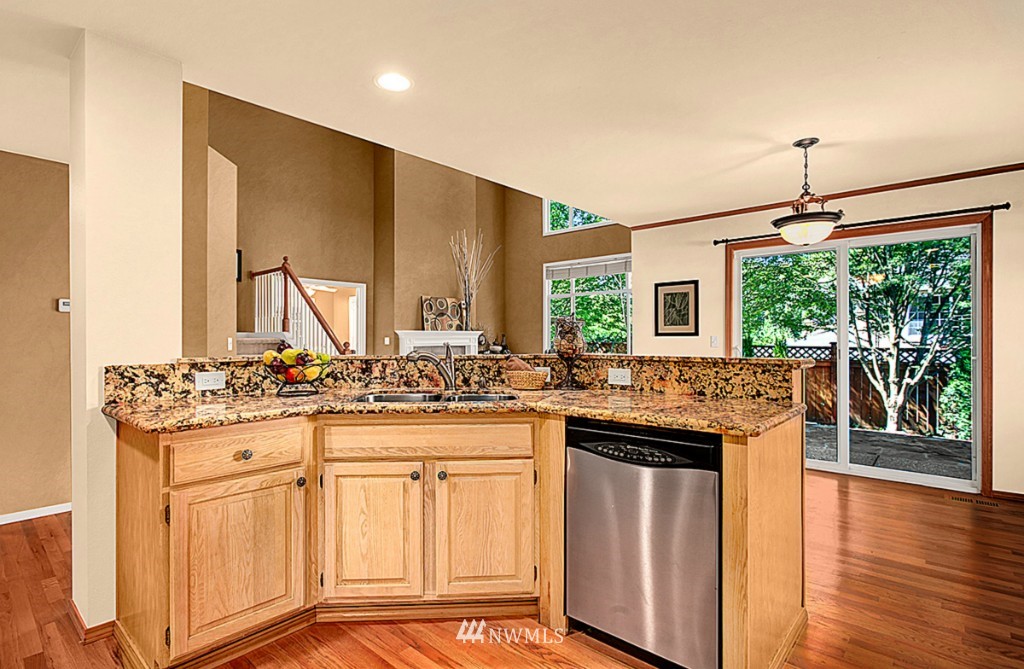 19209 85th Avenue Northeast Bothell, WA 98011 - Photo 6 of 22 Gallery Image 6
