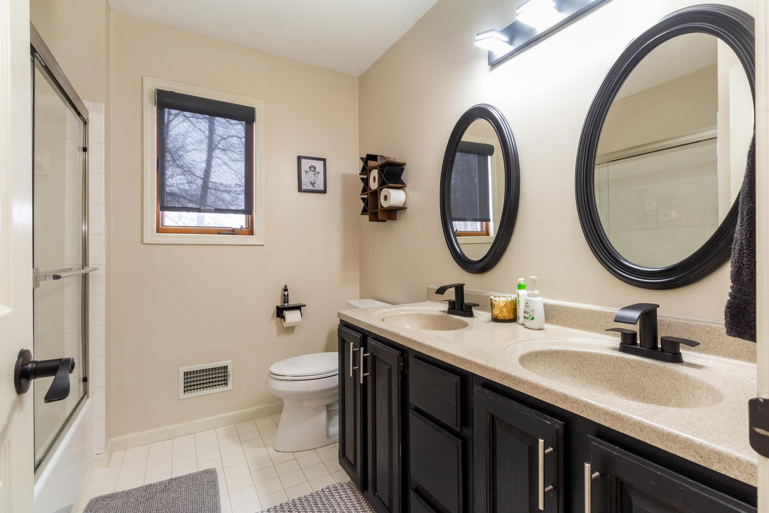 1400 Kings Pointe Road Grand Blanc, MI 48439 - Photo 43 of 54 50132230-7bbb9eb2-fb3c-45dd-8f97-ff57bf6dfde3.JPG
