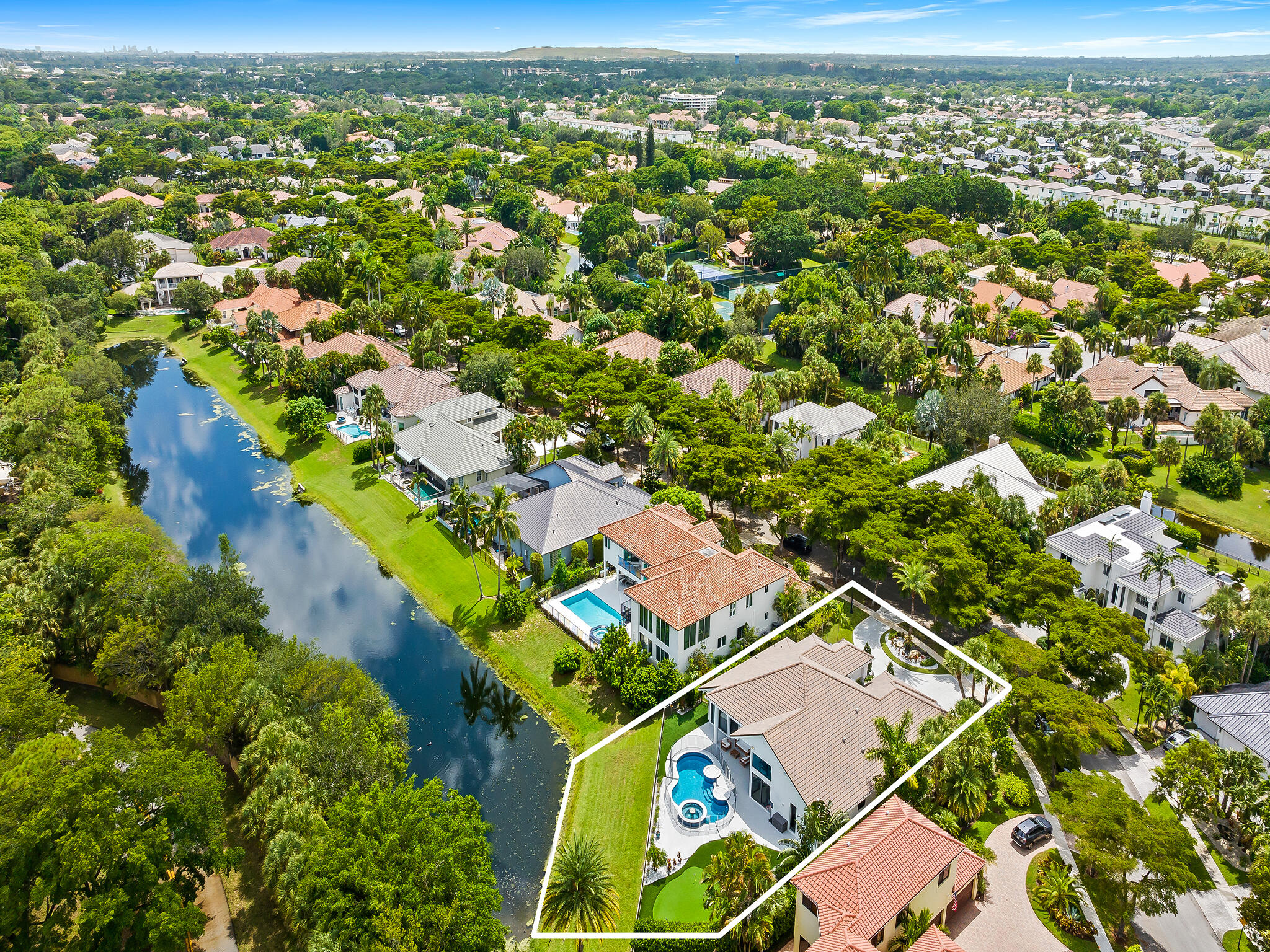 1048 Southwest 21st Avenue Boca Raton, FL 33486 - Photo 6 of 39 DJI_20250827144107_0793_D