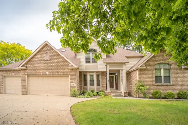 $397,500 | 2591 Fallen Oak Circle Northeast, Massillon, OH 44646