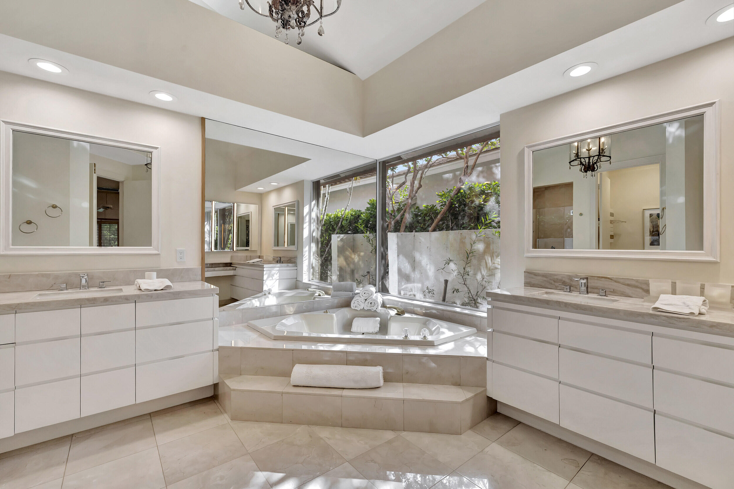 10598 Stonebridge Boulevard Boca Raton, FL 33498 - Photo 20 of 68 Primary Bathroom