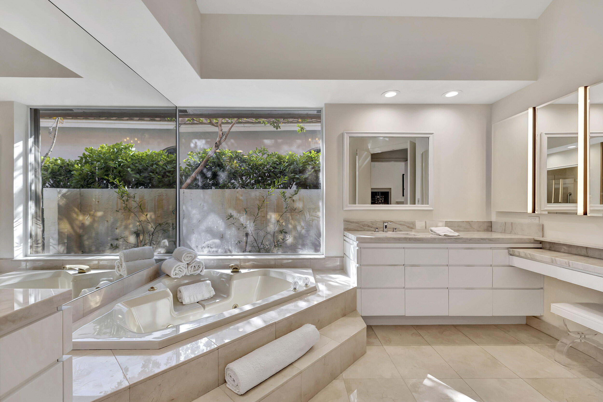 10598 Stonebridge Boulevard Boca Raton, FL 33498 - Photo 22 of 68 Primary Bathroom