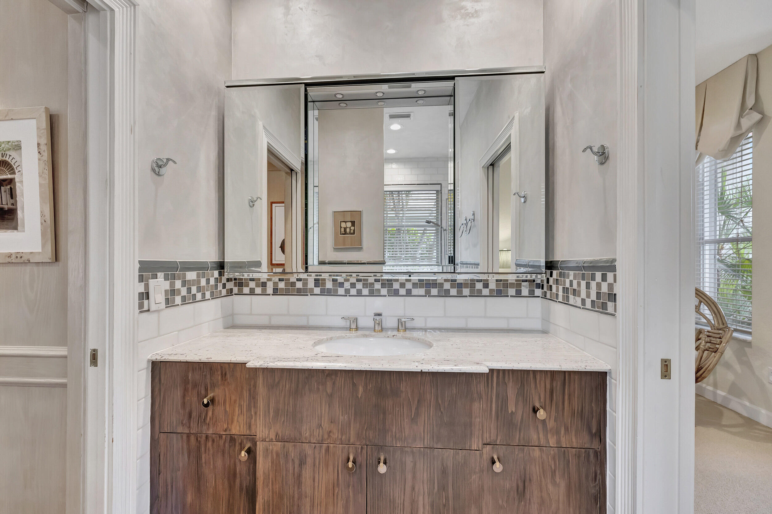 10598 Stonebridge Boulevard Boca Raton, FL 33498 - Photo 31 of 68 Guest Bathroom