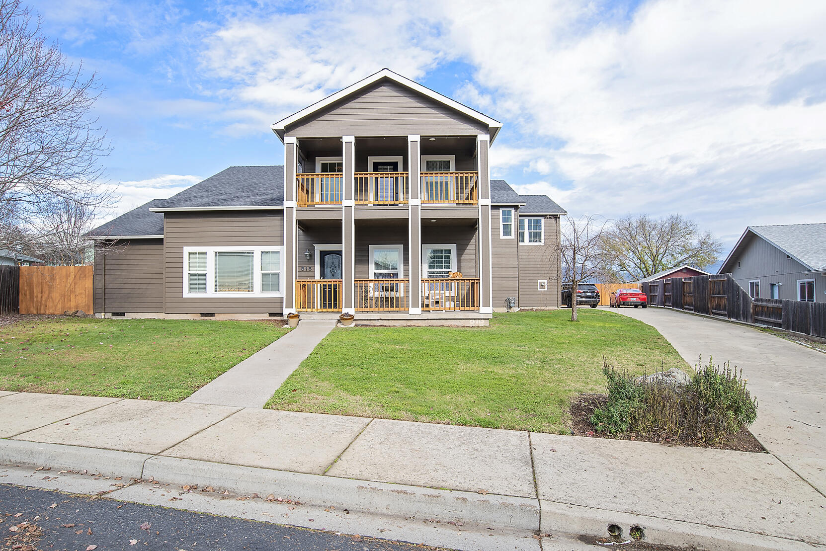 818 Ridgeview Drive Eagle Point, OR 97524 - Photo 2 of 32 Ridgeview_031 copy