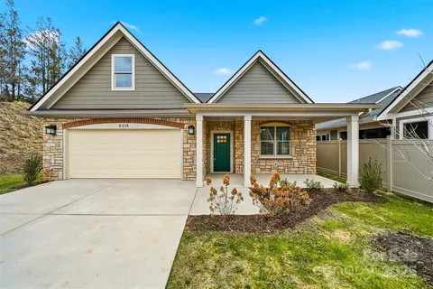 $529,900 | 831 B Wynnshire Drive, Hickory, NC 28601