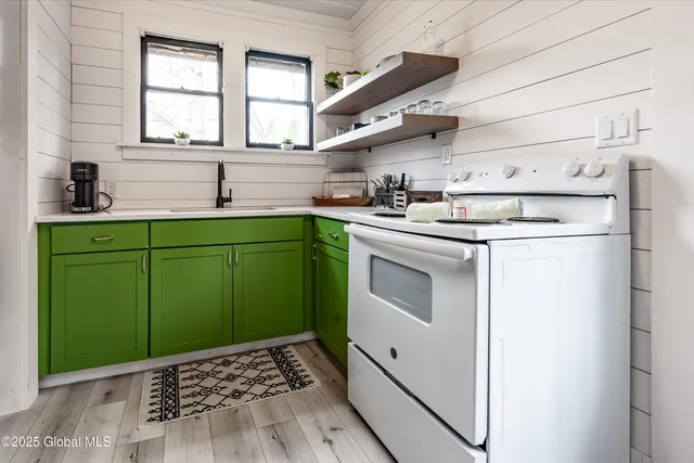 $700,000 | 1102 Highway 9P, Saratoga Springs, NY 12866