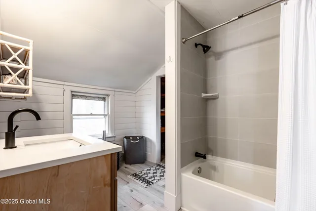 $700,000 | 1102 Highway 9P, Saratoga Springs, NY 12866