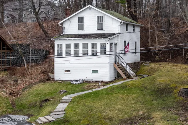 $700,000 | 1102 Highway 9P, Saratoga Springs, NY 12866