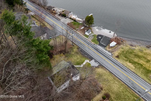 $700,000 | 1102 Highway 9P, Saratoga Springs, NY 12866