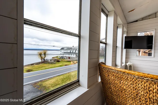 $700,000 | 1102 Highway 9P, Saratoga Springs, NY 12866