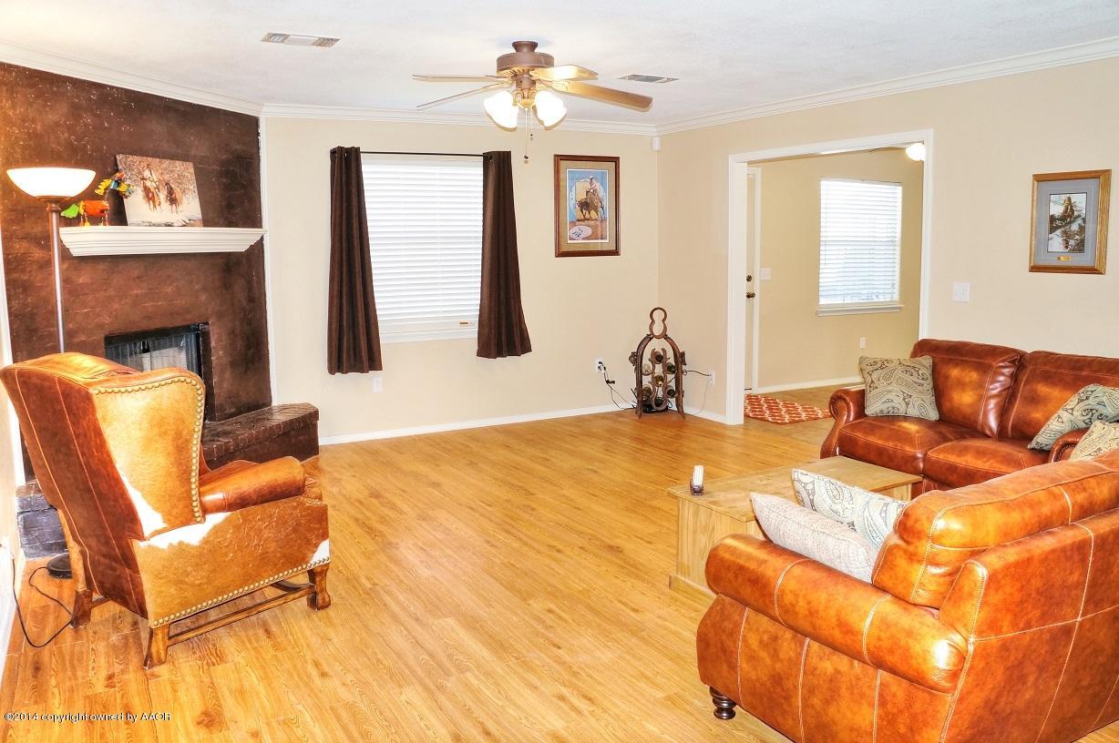 5304 Spanky Lane Amarillo, TX 79110 - Photo 4 of 20 Living Room