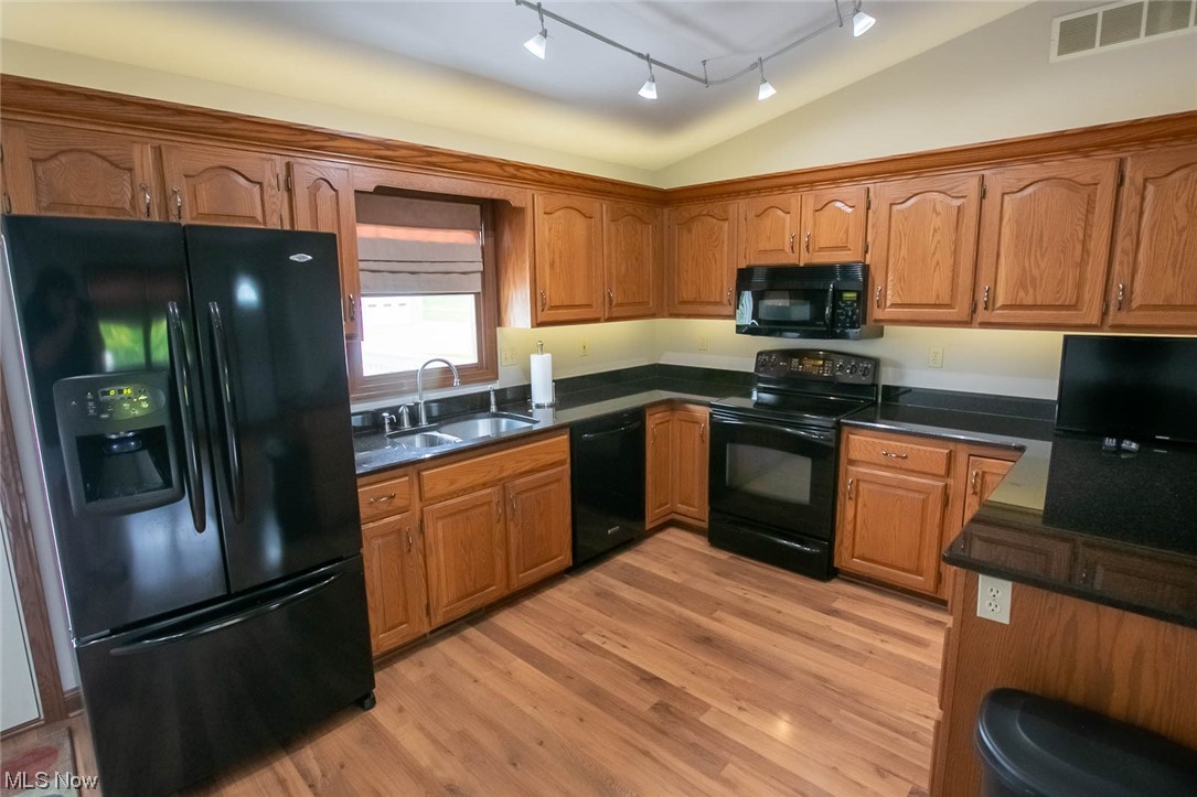14711 Hatfield Road Rittman, OH 44270 - Photo 17 of 35 Kitchen