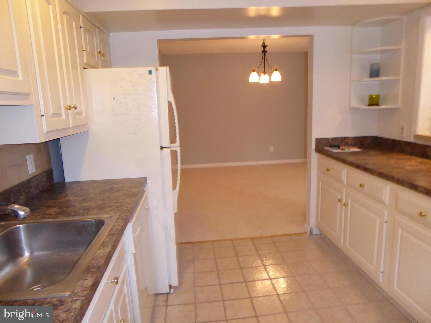 55 Skyhill Road, Unit 201 Alexandria, VA 22314 - Photo 5 of 19 Kitchen