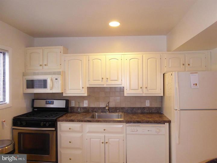 55 Skyhill Road, Unit 201 Alexandria, VA 22314 - Photo 7 of 19 Kitchen