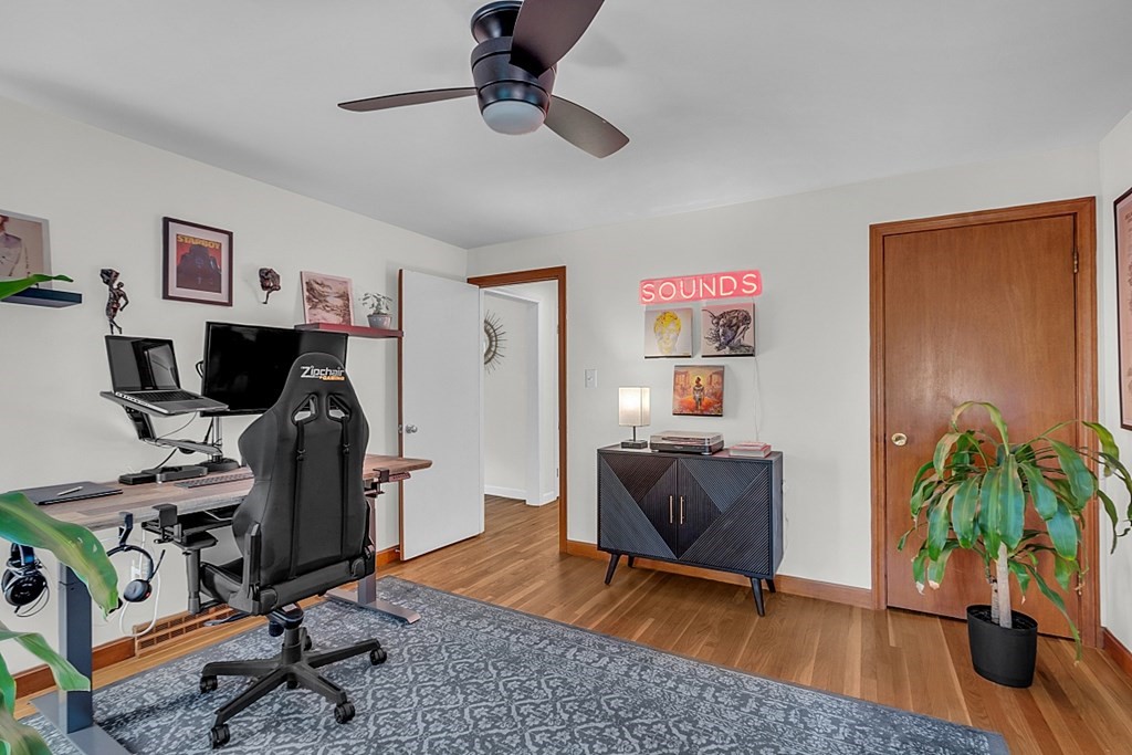 24 Whippletree Road Chelmsford, MA 01824 - Photo 21 of 34 a livingroom with workspace and a couch