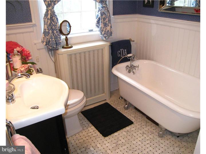 5 West Hampton Road Philadelphia, PA 19118 - Photo 22 of 25 Bathroom