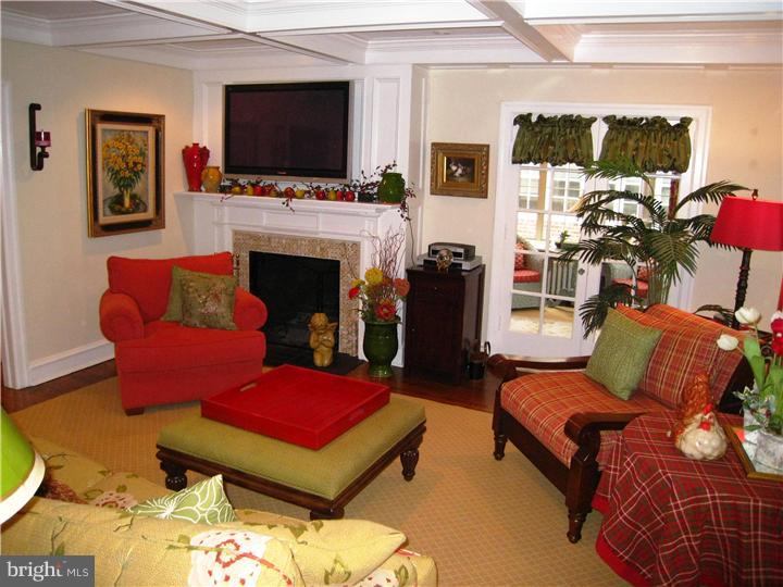 5 West Hampton Road Philadelphia, PA 19118 - Photo 4 of 25 Living Room