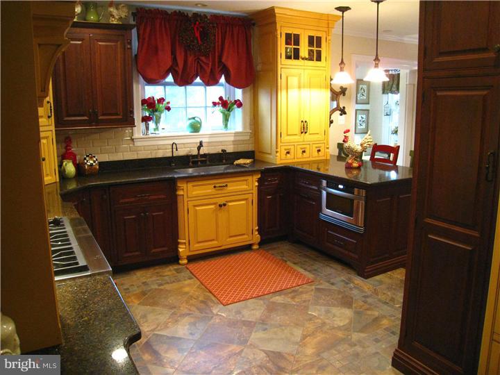 5 West Hampton Road Philadelphia, PA 19118 - Photo 8 of 25 Kitchen
