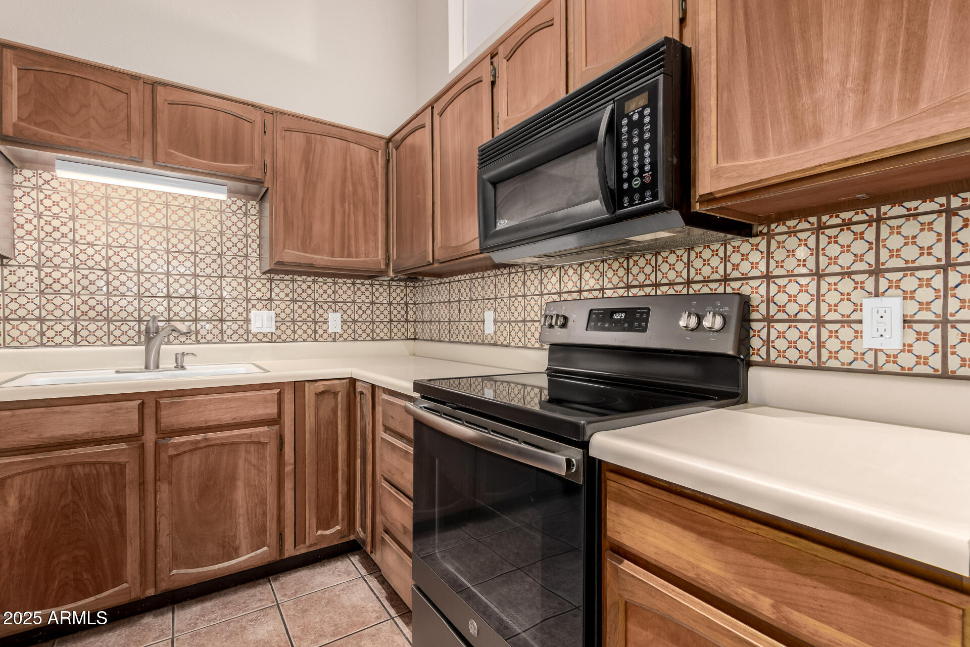 4313 North 29th Way Phoenix, AZ 85016 - Photo 11 of 31 Updated Kitchen with New Range