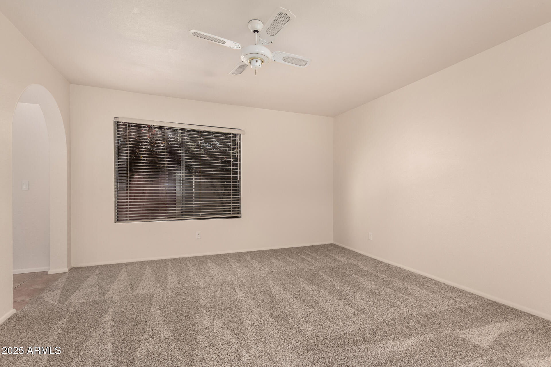 4313 North 29th Way Phoenix, AZ 85016 - Photo 14 of 31 Secondary Bedroom with Natural Light