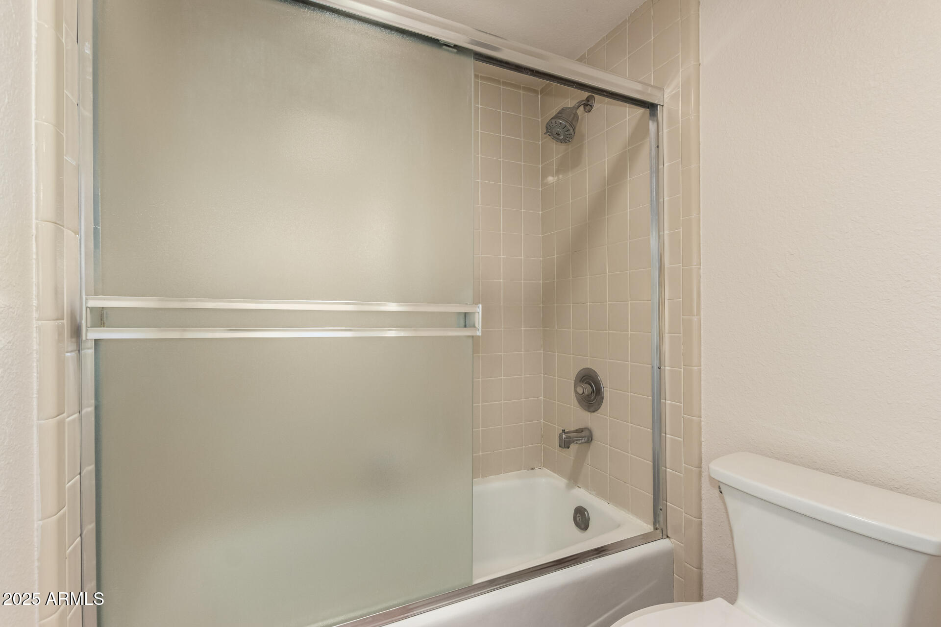 4313 North 29th Way Phoenix, AZ 85016 - Photo 17 of 31 Clean Full Bath with Tub & Shower
