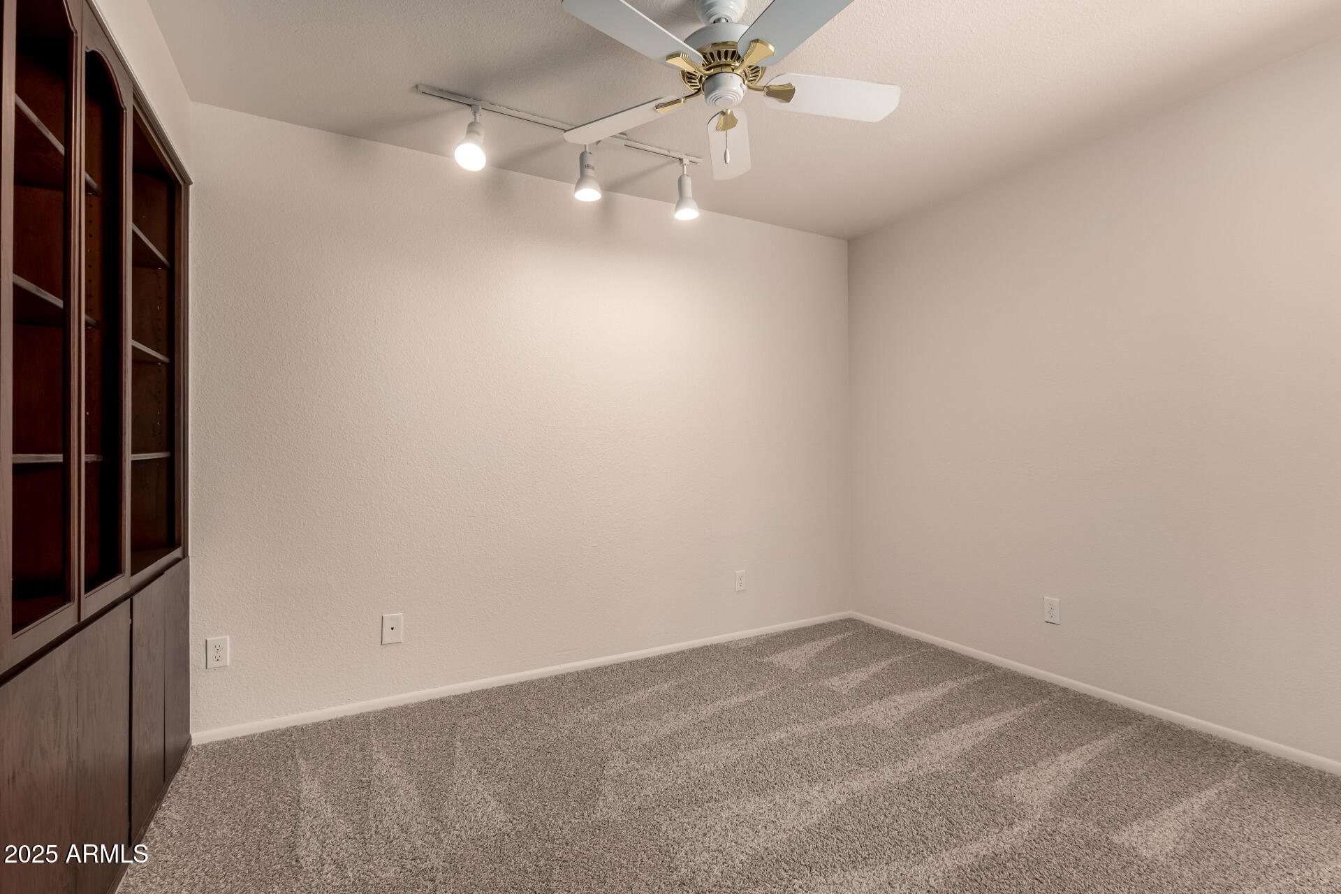 4313 North 29th Way Phoenix, AZ 85016 - Photo 19 of 31 Flexible Third Bedroom or Office