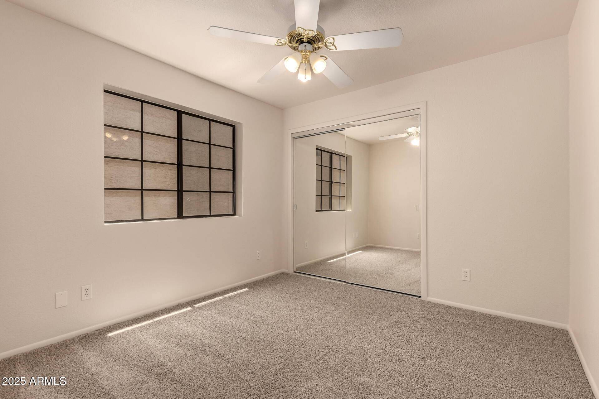 4313 North 29th Way Phoenix, AZ 85016 - Photo 21 of 31 Bright and Airy Secondary Bedroom