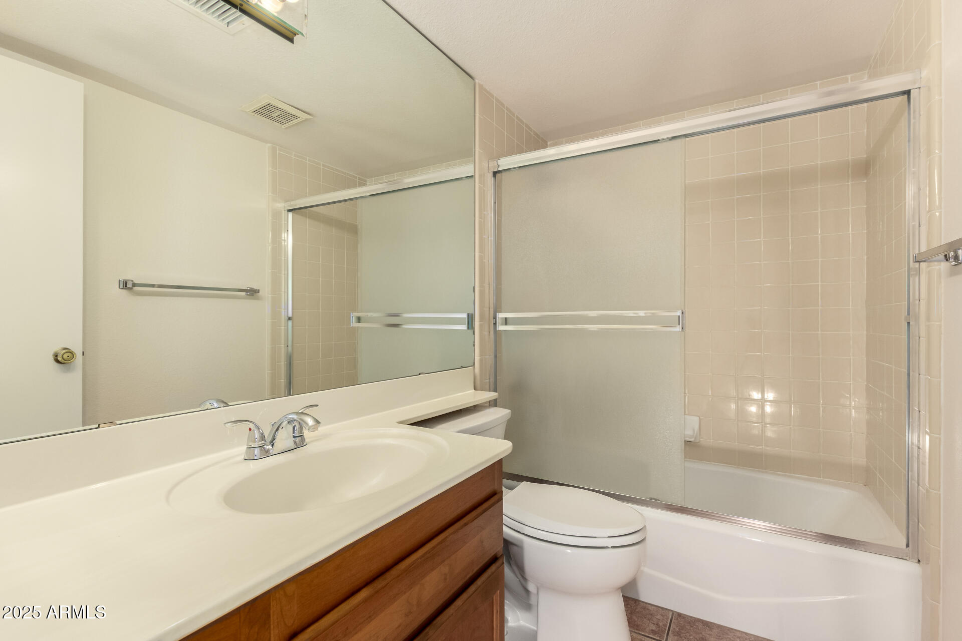 4313 North 29th Way Phoenix, AZ 85016 - Photo 23 of 31 Full Bathroom with Tub