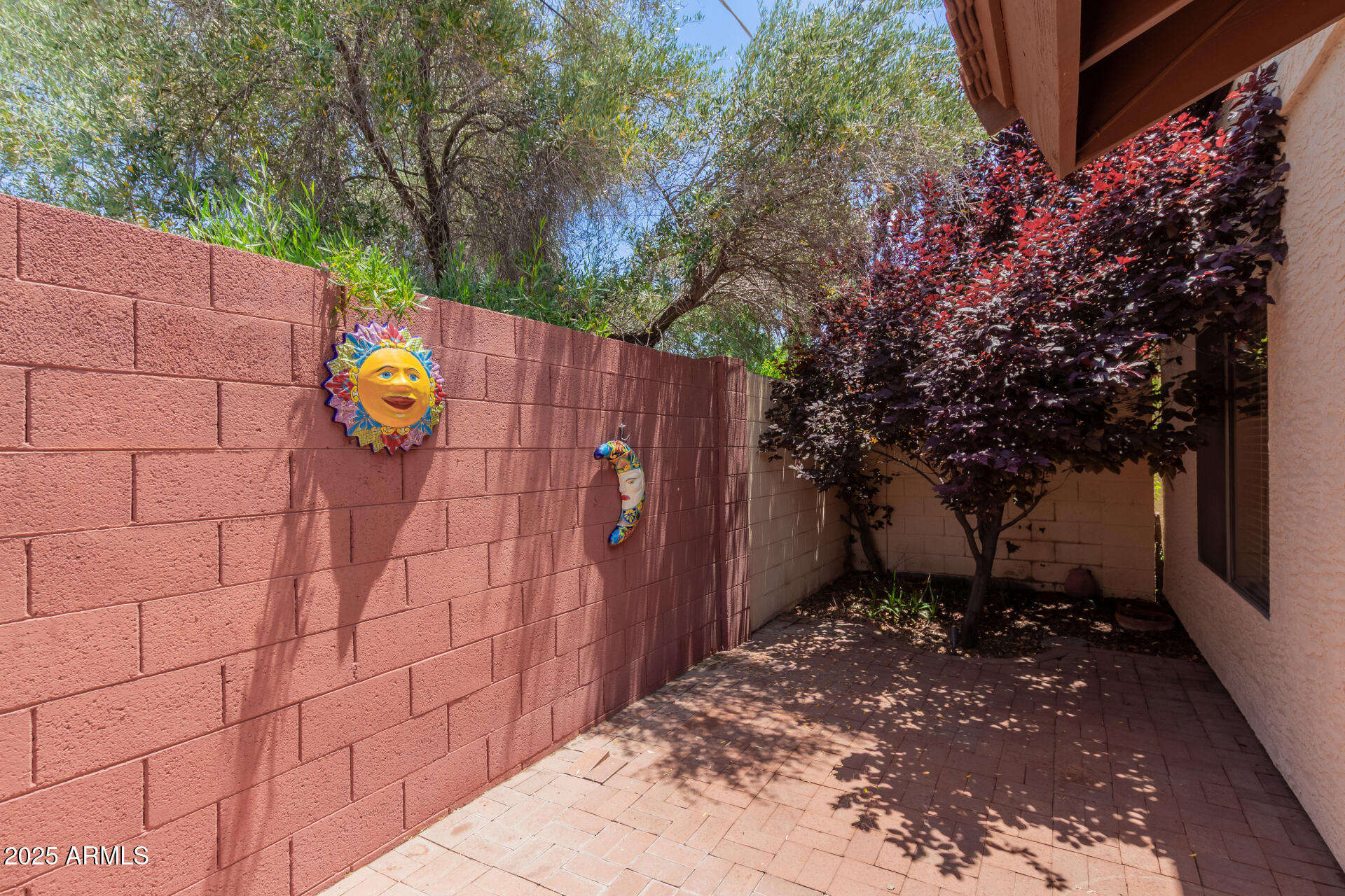 4313 North 29th Way Phoenix, AZ 85016 - Photo 28 of 31 Lush Courtyard Corner
