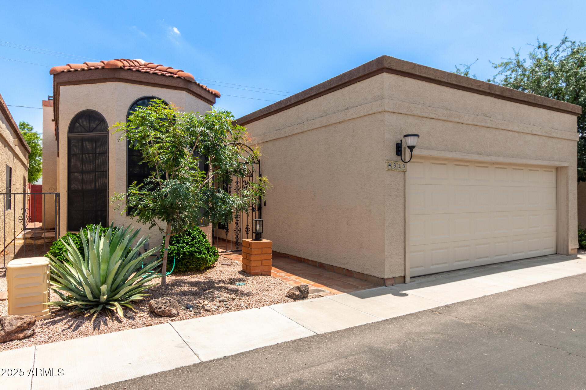 4313 North 29th Way Phoenix, AZ 85016 - Photo 2 of 31 Private Villa with Two-Car Garage
