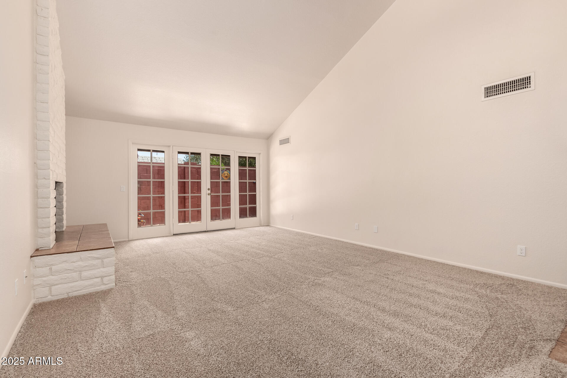 4313 North 29th Way Phoenix, AZ 85016 - Photo 9 of 31 Spacious & Light Great Room