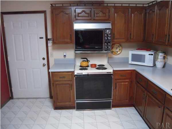7732 Elrod Road Milton, FL 32583 - Photo 6 of 17 Kitchen