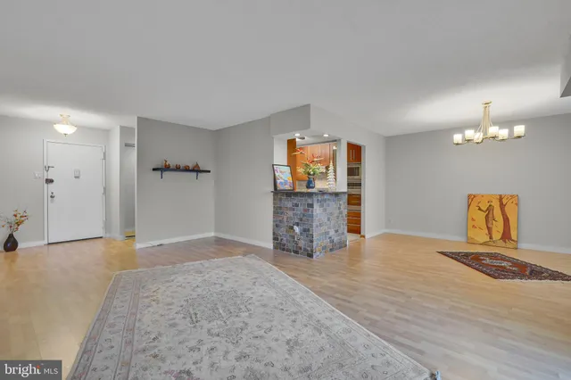 $3,000 | 307 Yoakum Parkway, Unit 609, Alexandria, VA 22304