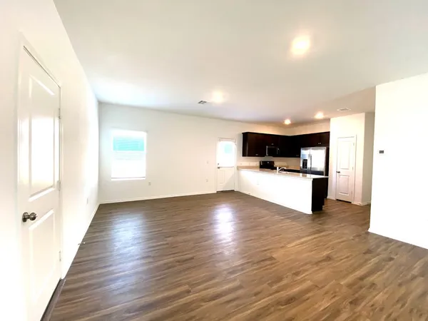 $1,900 | 14217 Sandrock Bend, Manor, TX 78653