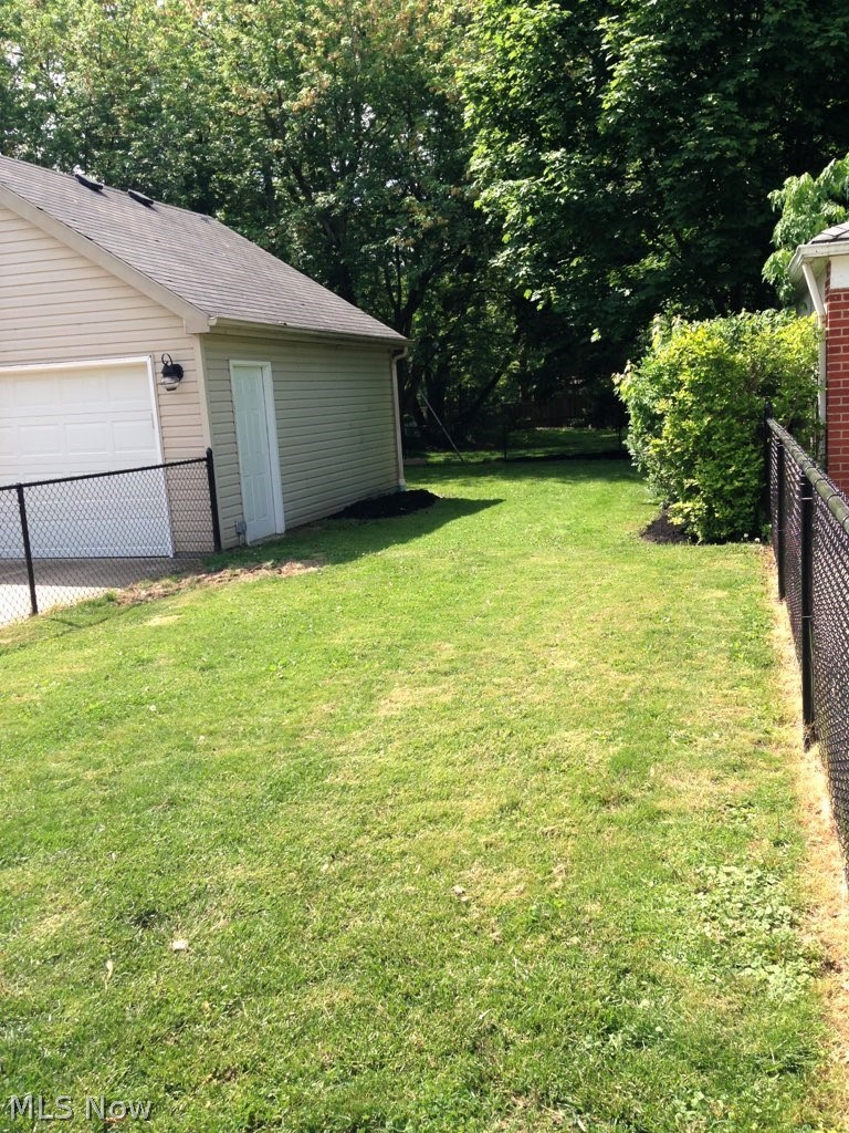 5968 Oakville Road Cleveland, OH 44124 - Photo 9 of 20