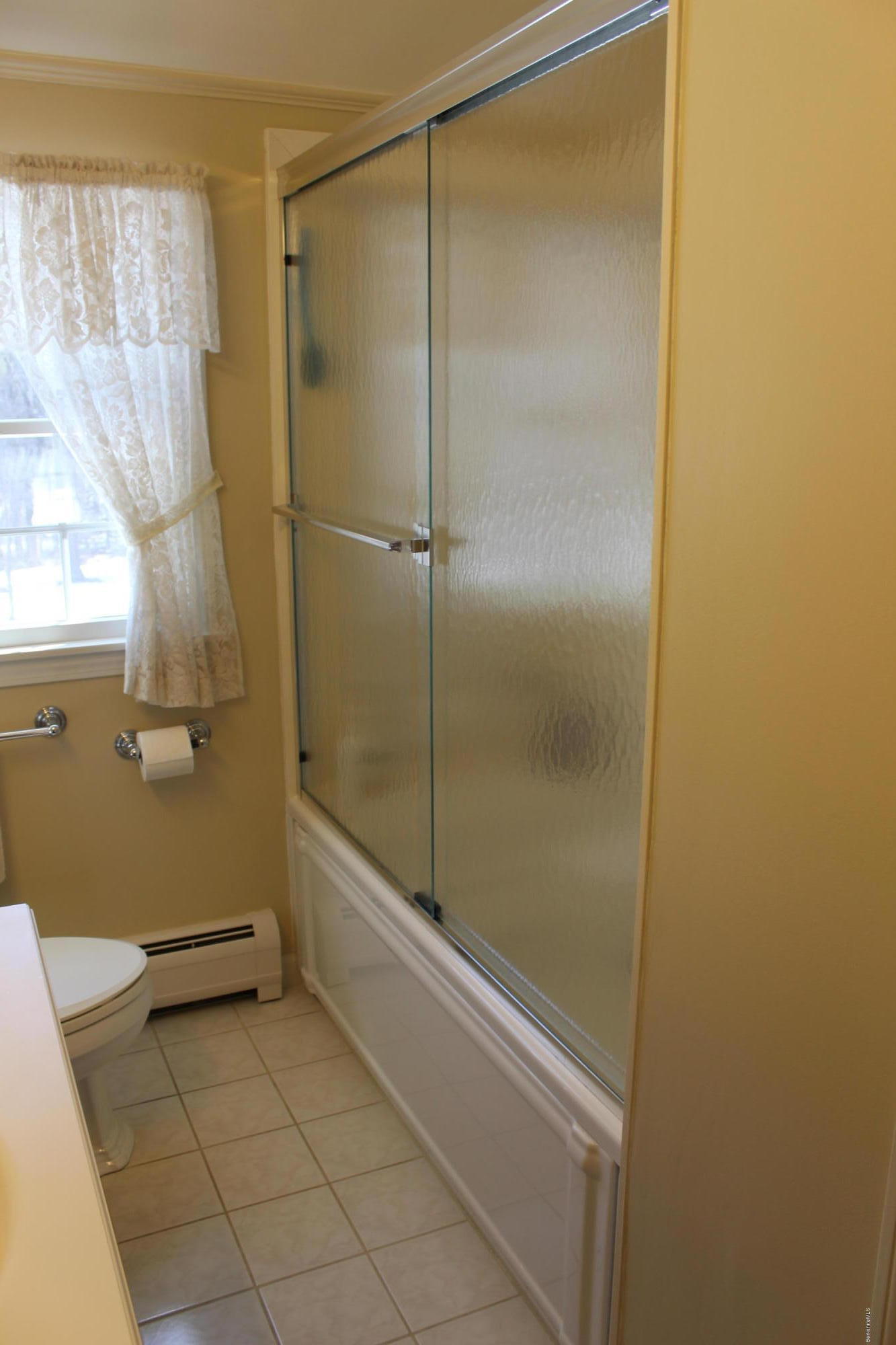 125 Dublin Road Richmond, MA 01201 - Photo 20 of 38 a bathroom with a bathtub