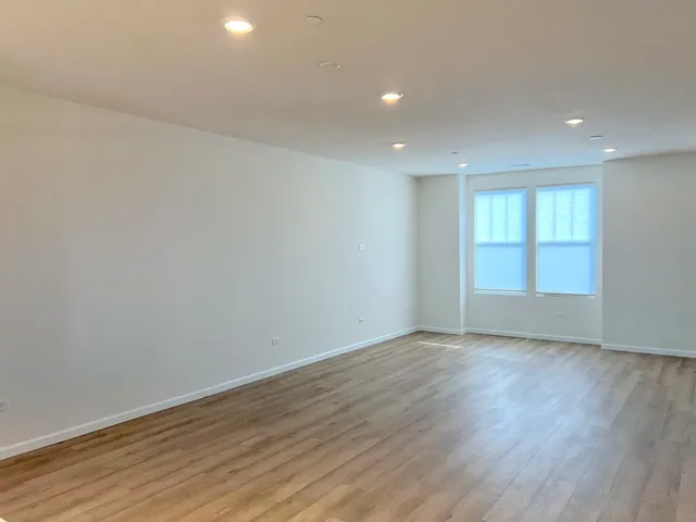 $3,950 | 6257 Sandbelt Drive, Unit 6257, Woodridge, IL 60517