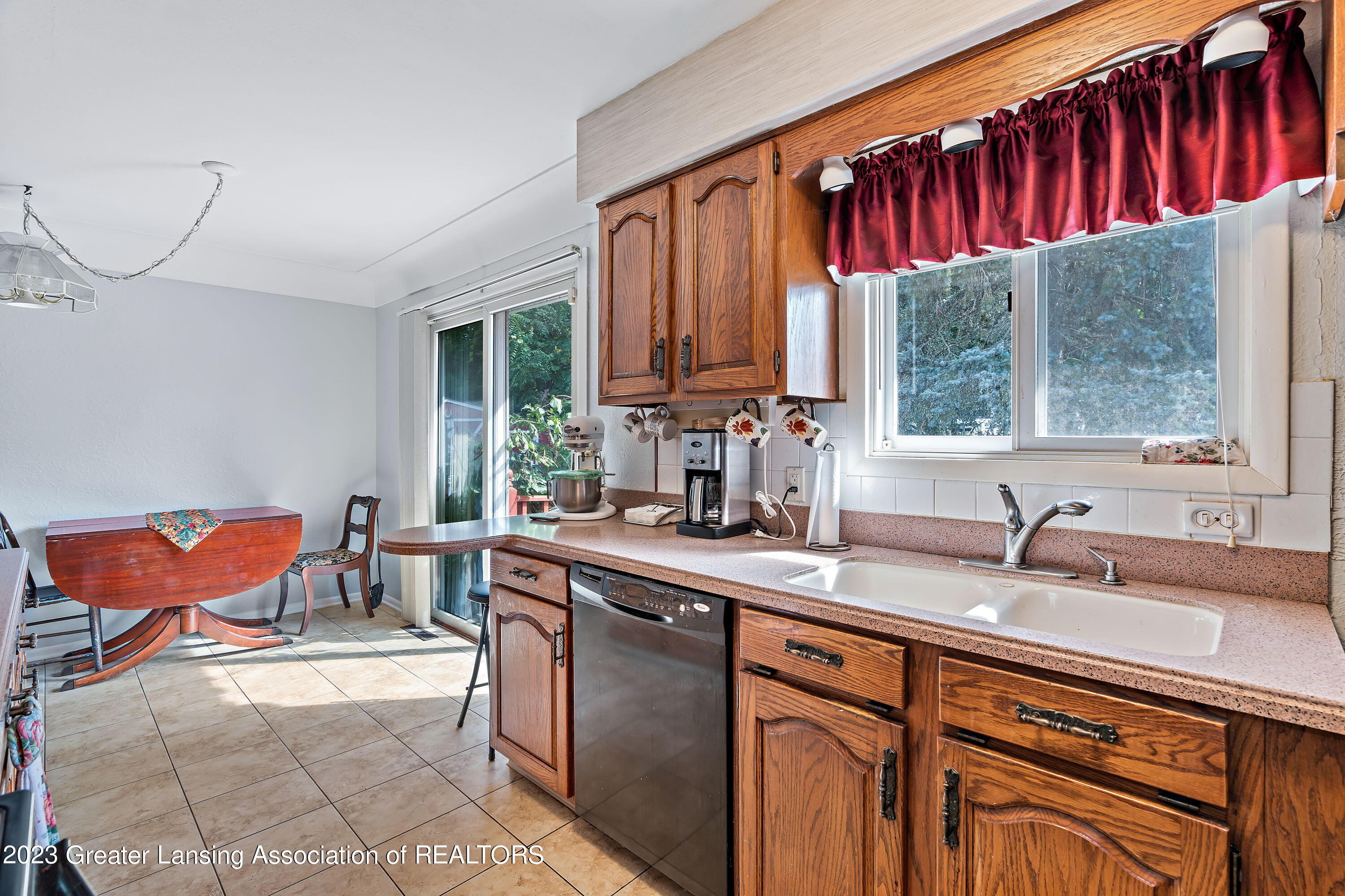 2006 Wabash Road Lansing, MI 48910 - Photo 10 of 23 Kitchen
