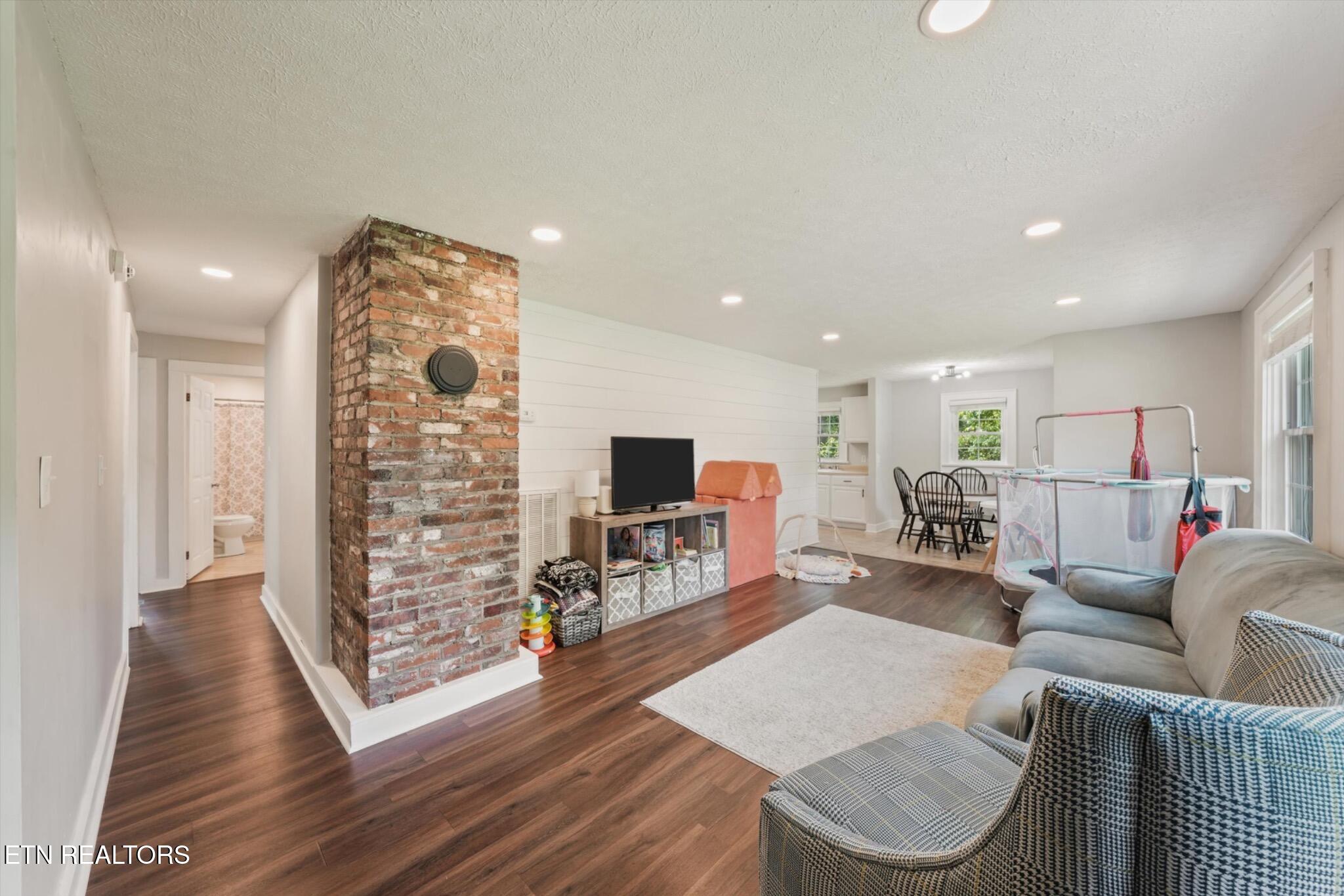 6411 Bob Varner Road Knoxville, TN 37918 - Photo 14 of 32 6411-bob-varner-rd-knoxville-tn-living-r