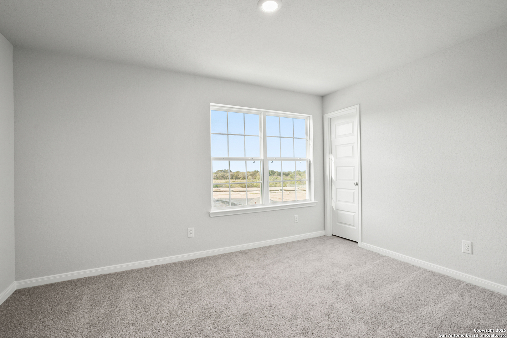 13636 Helton Pass St. Hedwig, TX 78152 - Photo 23 of 34 an empty room with a window