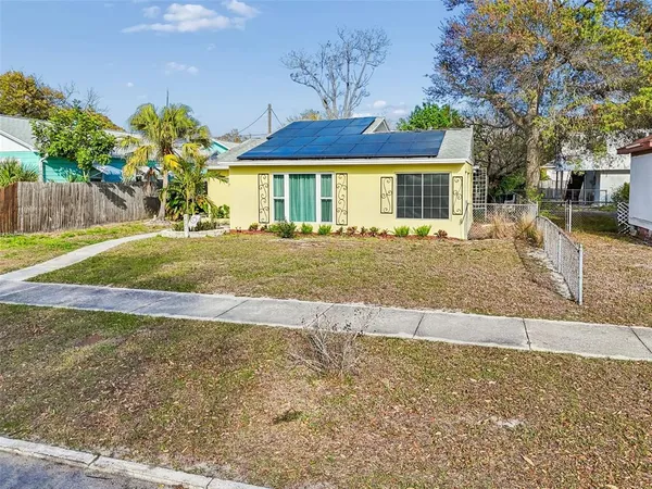 a front view of house with yard