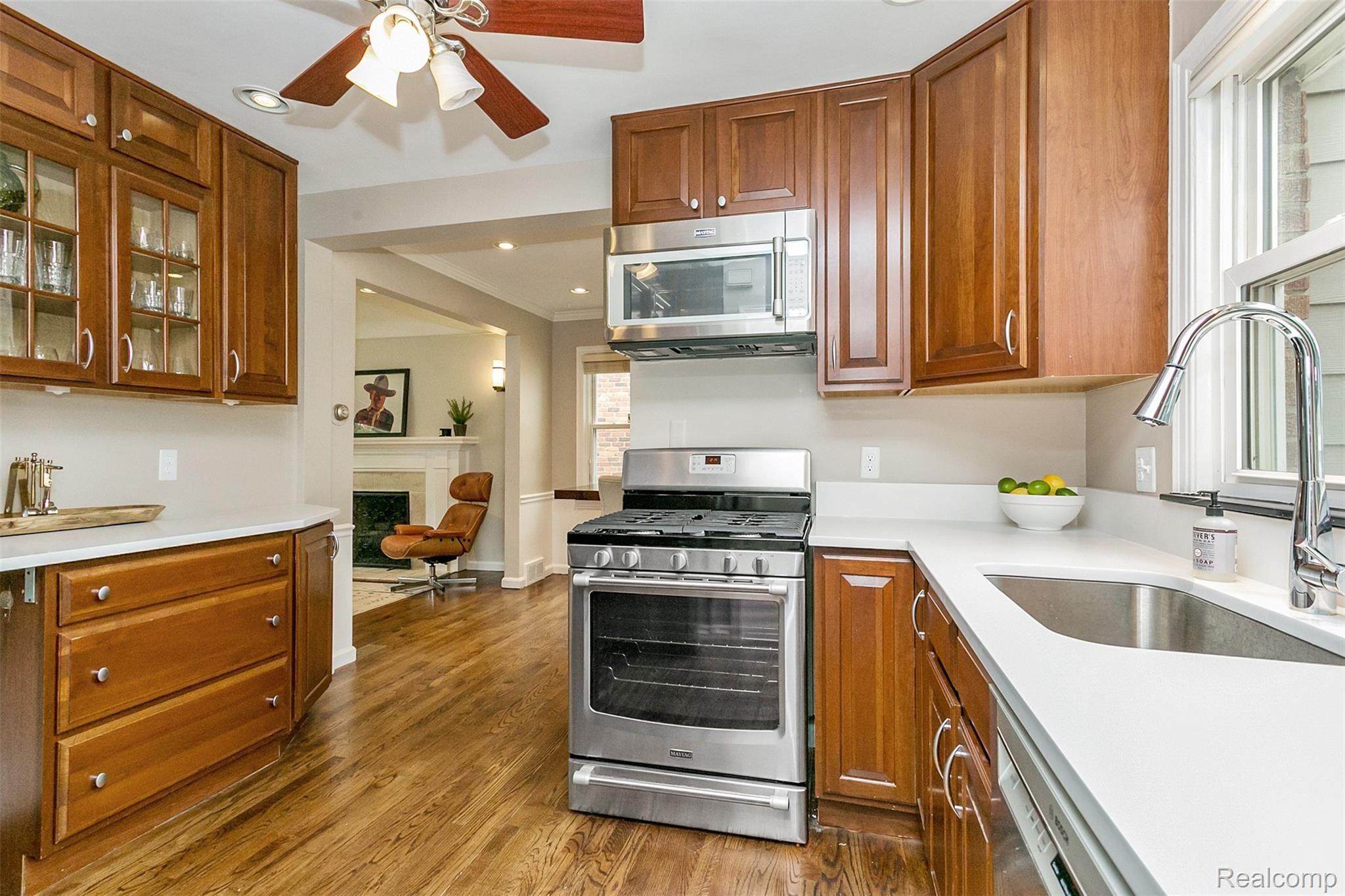 2909 Bembridge Road Royal Oak, MI 48073 - Photo 10 of 35 Bembridge-16.jpg