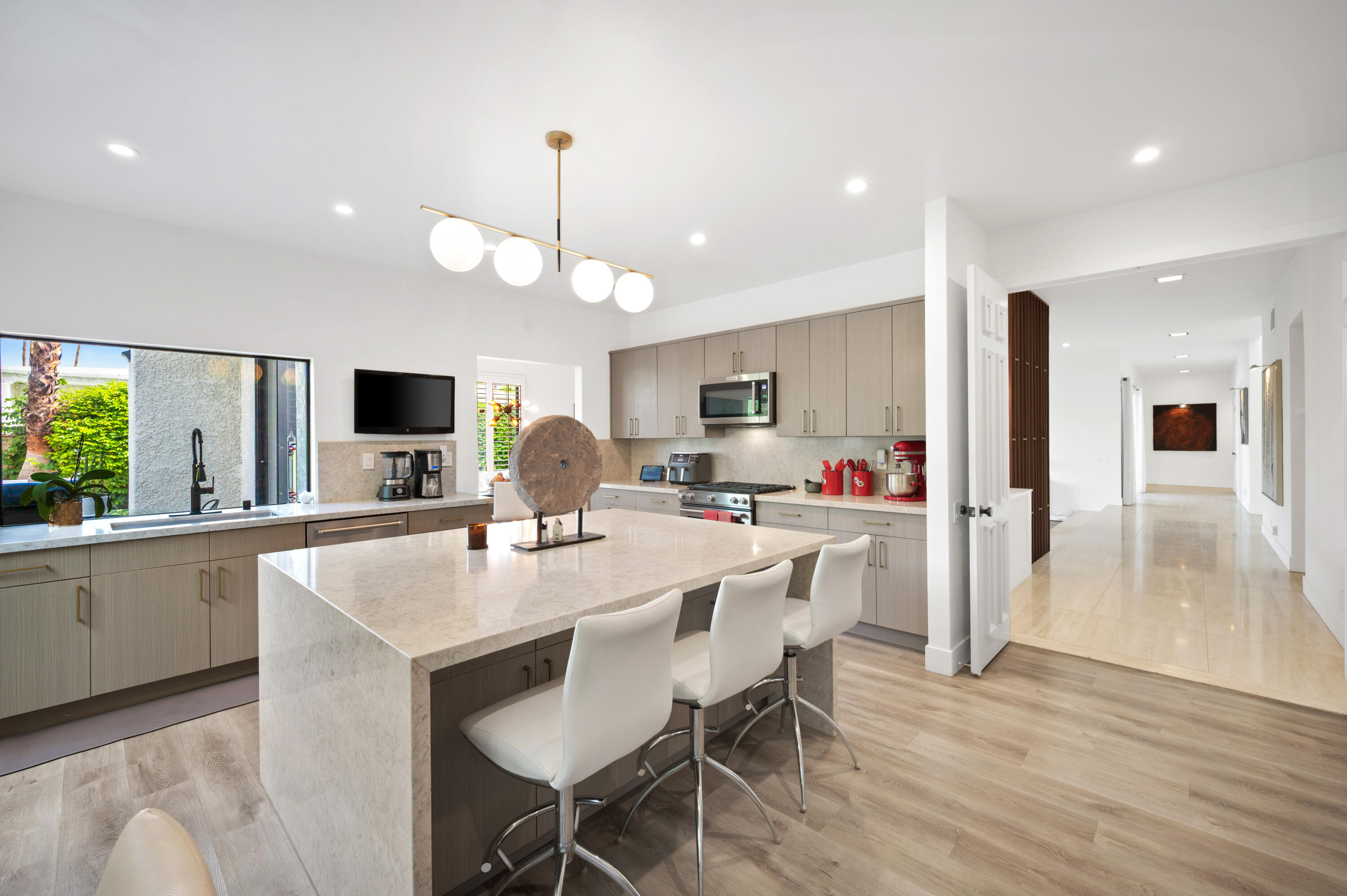 87 Magdalena Drive Rancho Mirage, CA 92270 - Photo 11 of 37 Kitchen
