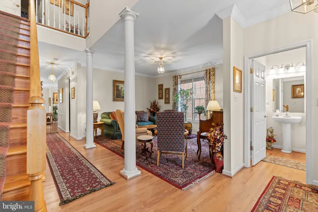 a view of a livingroom with furniture and a dining table
