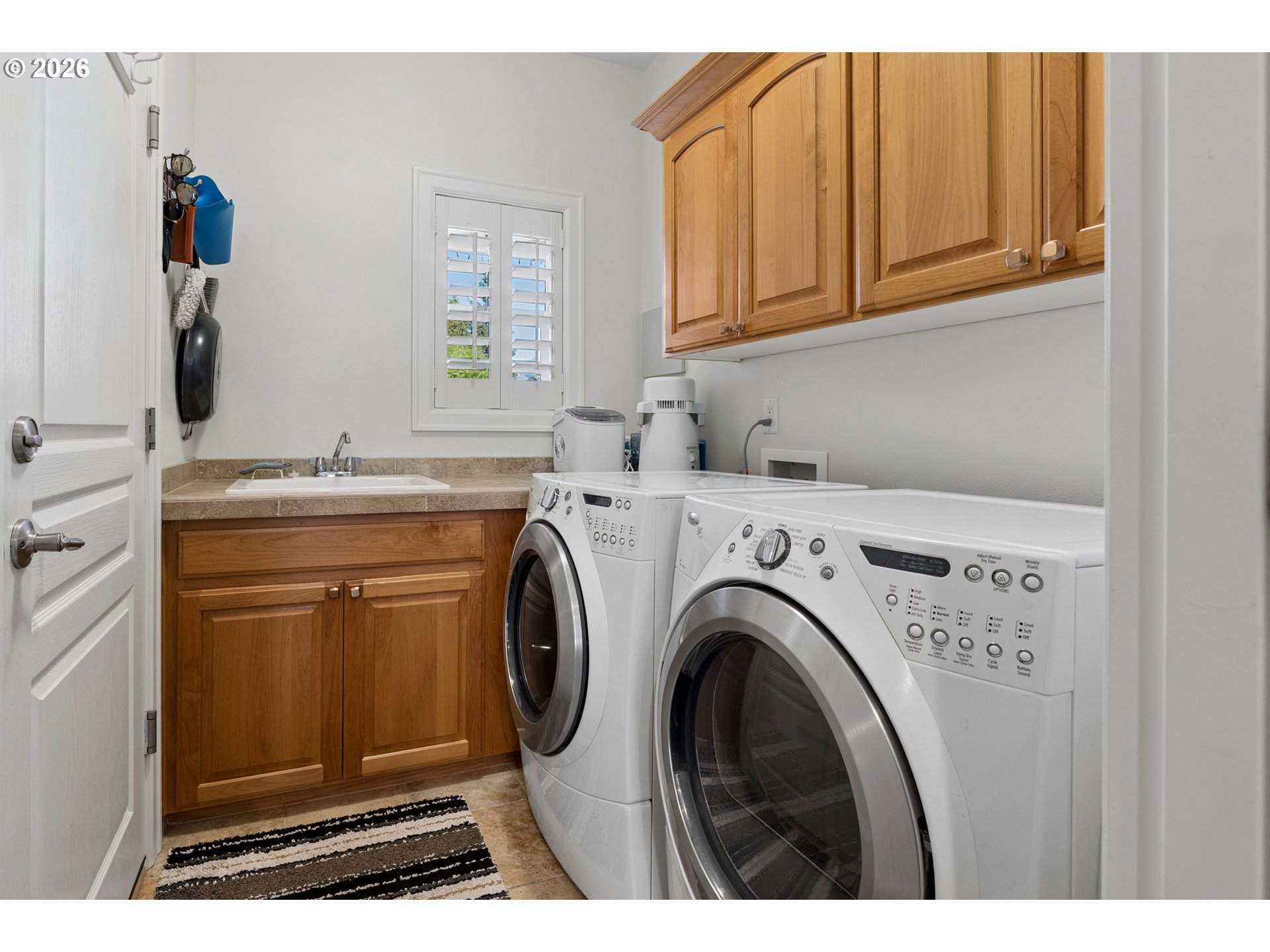 945 Northwest Angel Heights Road Stevenson, WA 98648 - Photo 28 of 41 a utility room with dryer and washer