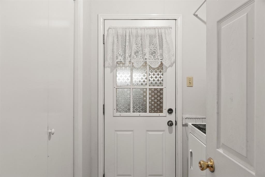 3013 Arapaho Road Commerce, TX 75428 - Photo 25 of 34 a view of a bathroom with a glass door