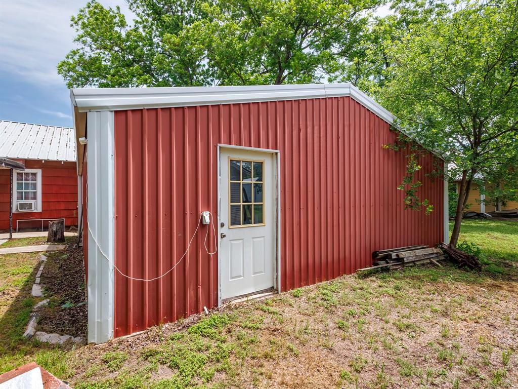 510 South Main Street Rising Star, TX 76471 - Photo 16 of 40 a backyard view of a house