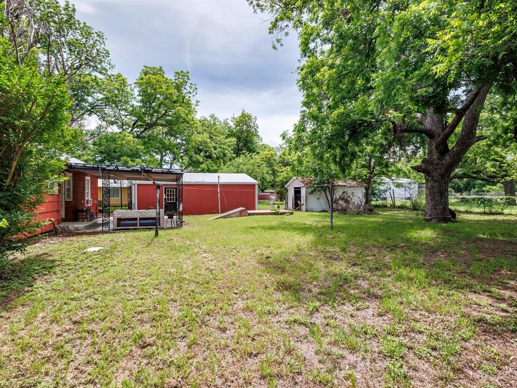 510 South Main Street Rising Star, TX 76471 - Photo 21 of 40 a backyard of a house with yard table and chairs